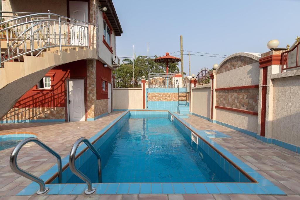 Bazén v ubytování AG HOTEL AND SUITES nebo v jeho okolí