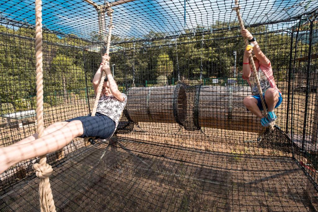 two people on rope swings in a batting cage at Camping Les Albères - Maeva in Laroque-des-Albères