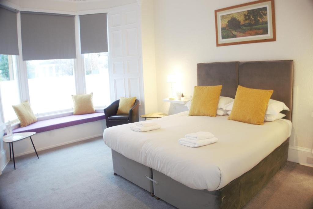 Barns Serviced Accommodation - Superior King Suite