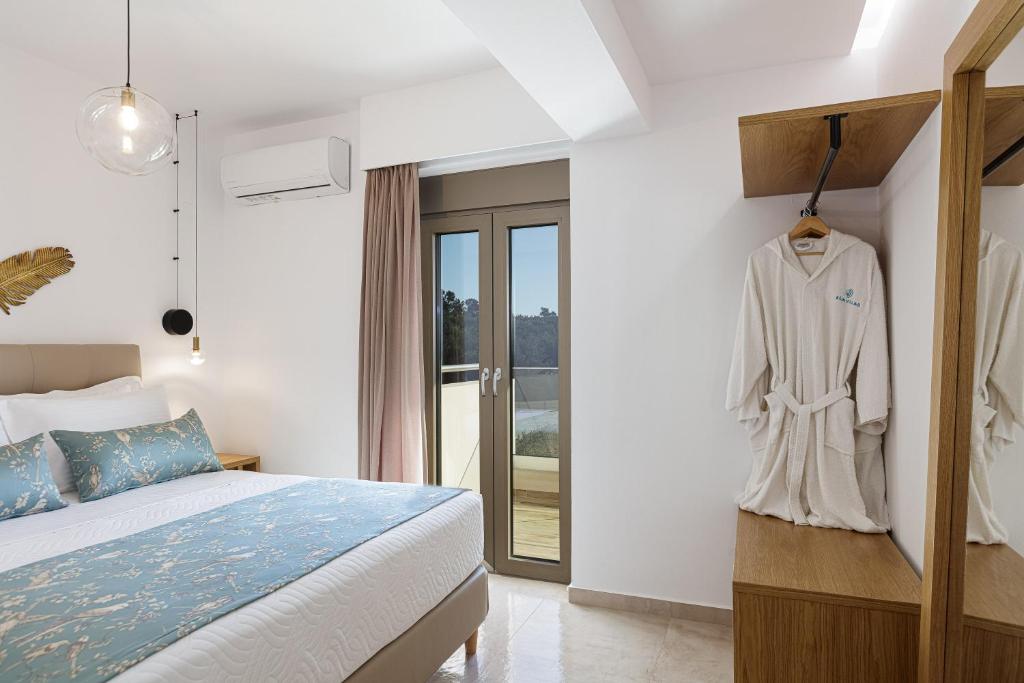 Postel nebo postele na pokoji v ubytování Koin Villa Sunrise, with Heated Pool & Whirlpool