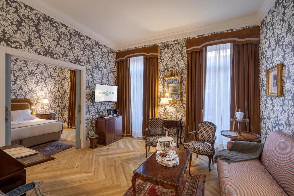 سرير أو أسرّة في غرفة في Relais & Châteaux Hotel Orfila