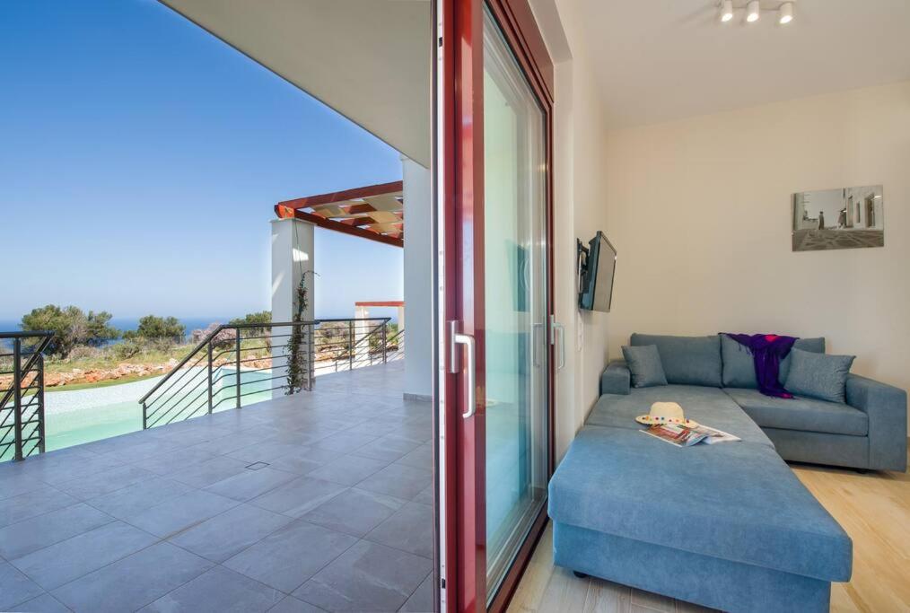 Balkon lub taras w obiekcie Entire Villa Phenomena