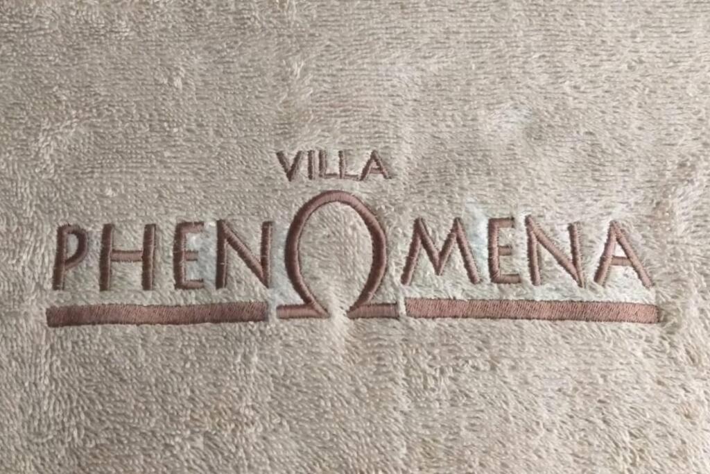 Certyfikat, podpis lub inny dokument wystawiony w obiekcie Entire Villa Phenomena