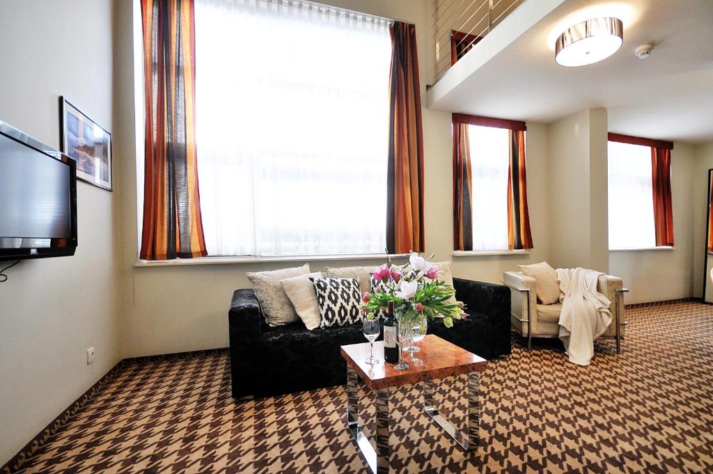 Televízia a/alebo spoločenská miestnosť v ubytovaní 423 w ROYAL TULIP SAND 200 m plaża DOBRUK APARTAMENTY
