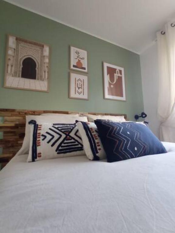 Llit o llits en una habitació de Maison Bohème Vesubie