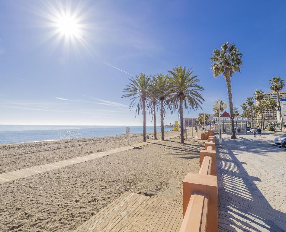 Cubos Alvaro Benalmadena Beach & free parking, Benalmádena ...