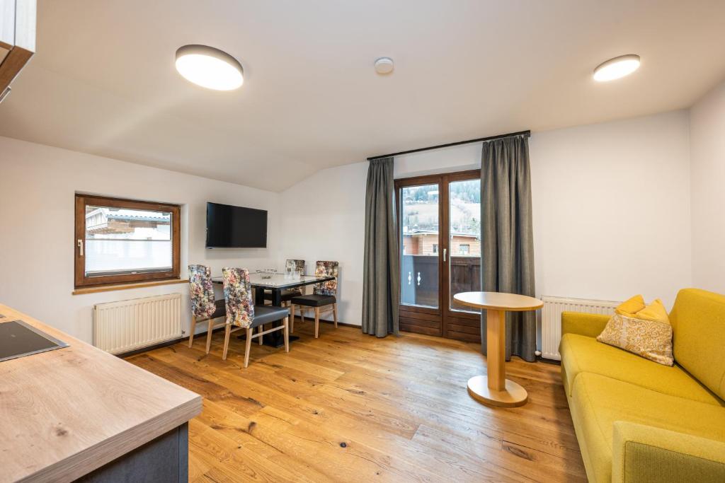 TV a/nebo společenská místnost v ubytování Wohn-Leben Altenmarkt Apartments
