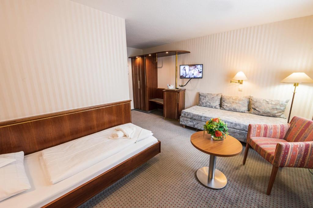 Postel nebo postele na pokoji v ubytování Hotel Wartburg