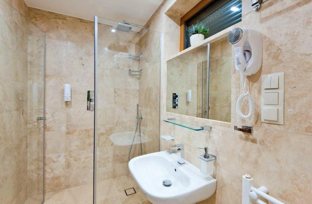 Koupelna v ubytování Mevo Apartament