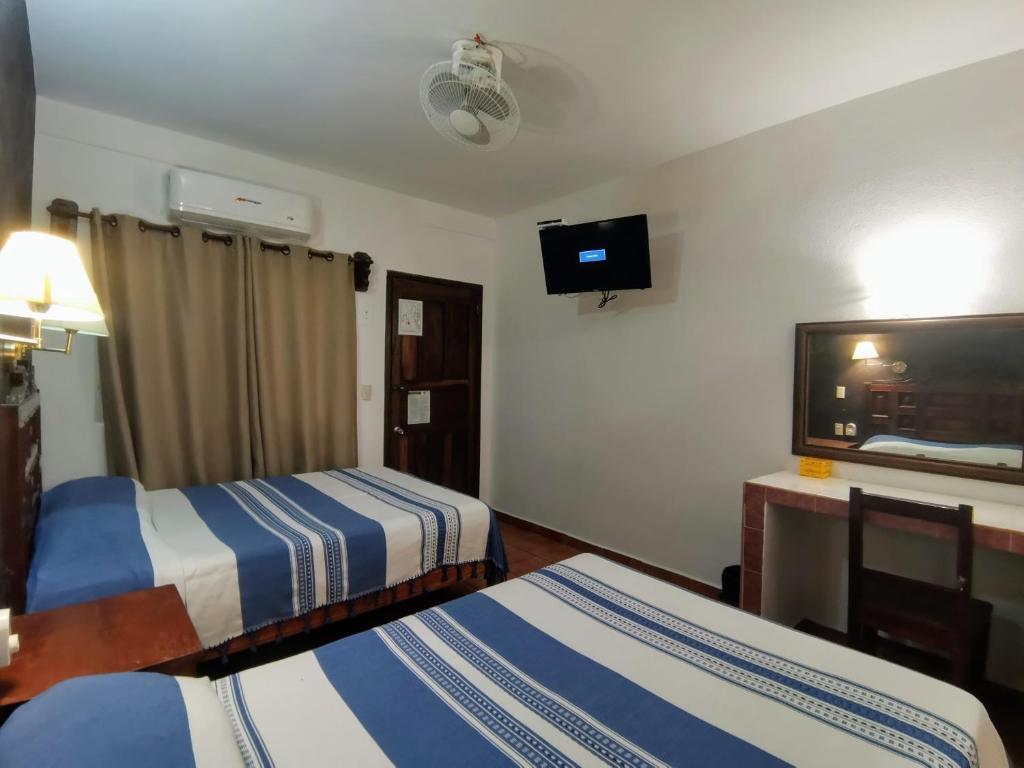 Hotel Hortencia - Quarto Duplo Deluxe Com 2 Camas De Casal