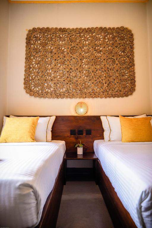 Postel nebo postele na pokoji v ubytování Banana Bunks Kandy