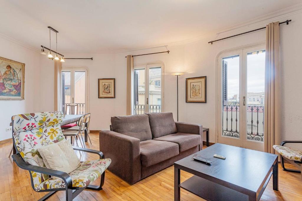 Beautiful 5-Bed Apartment in Barcelona (ESP Barselona ...