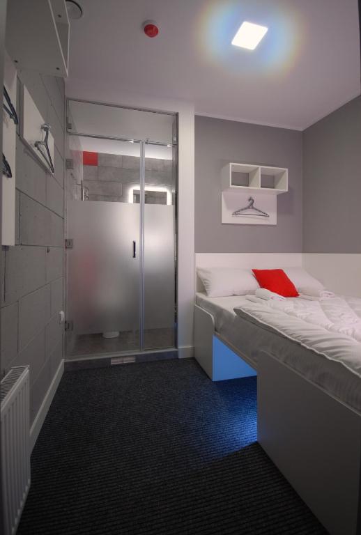 Postel nebo postele na pokoji v ubytování Cubby Hotel