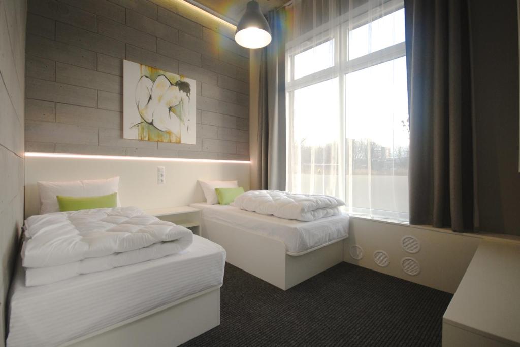 Postel nebo postele na pokoji v ubytování Cubby Hotel
