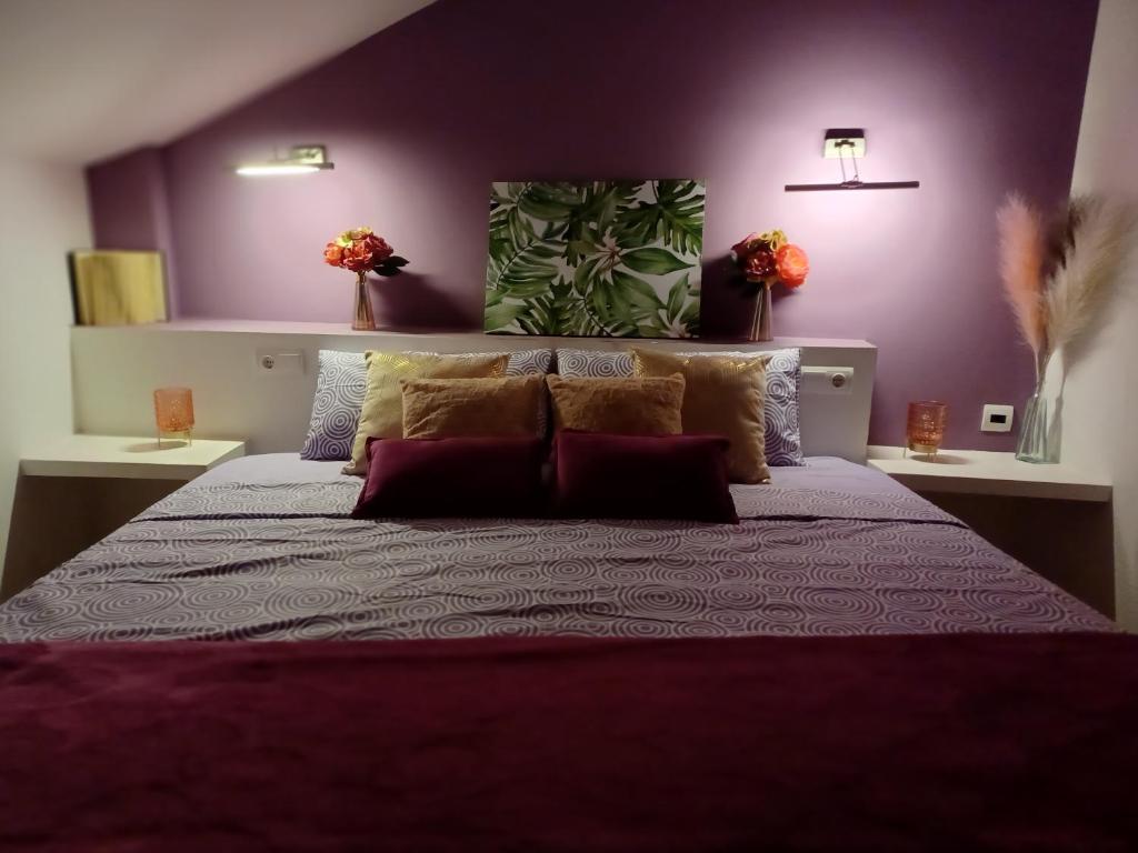 Posteľ alebo postele v izbe v ubytovaní PRECIOSO APARTAMENTO con TERRAZA y PISCINA