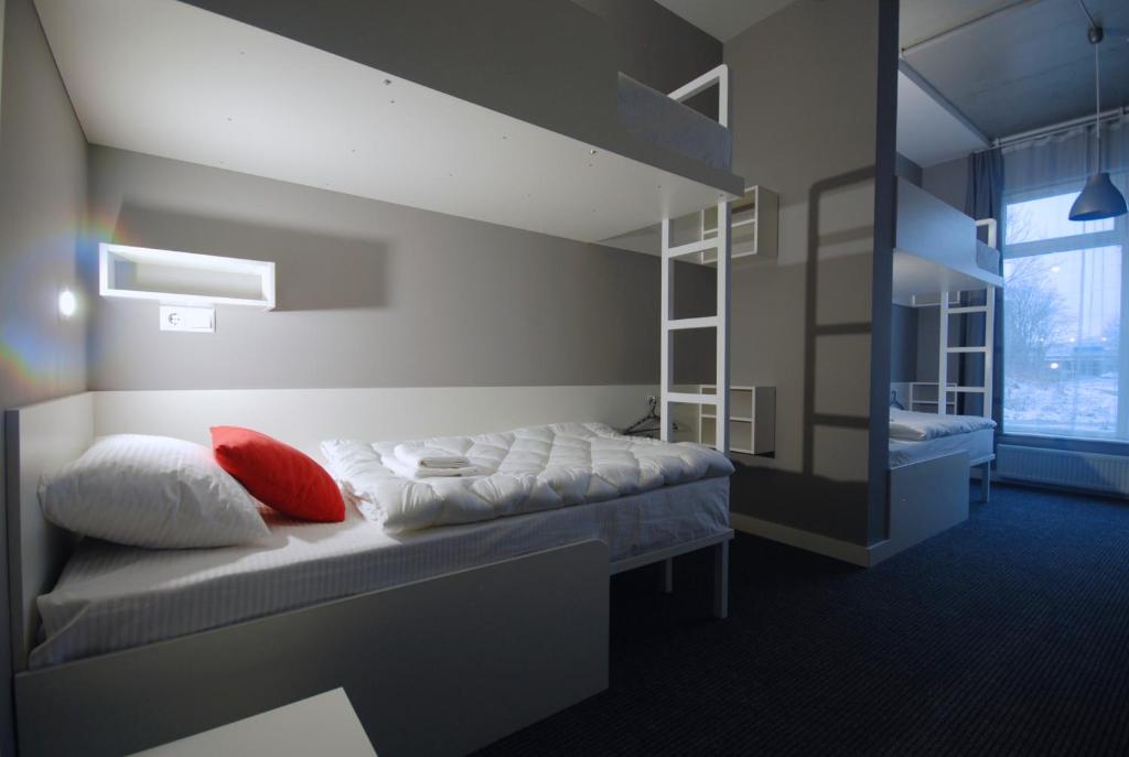 Postel nebo postele na pokoji v ubytování Cubby Hotel