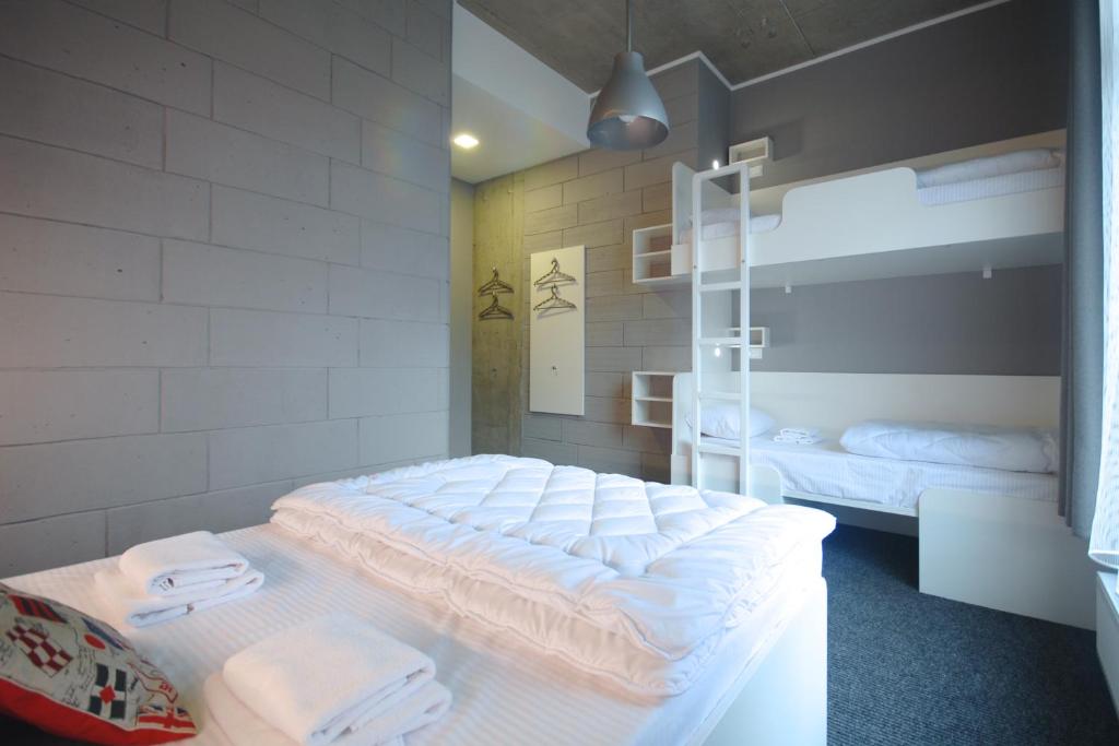 Postel nebo postele na pokoji v ubytování Cubby Hotel