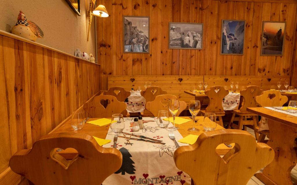 Restaurace v ubytování Hôtel Quin Te Va
