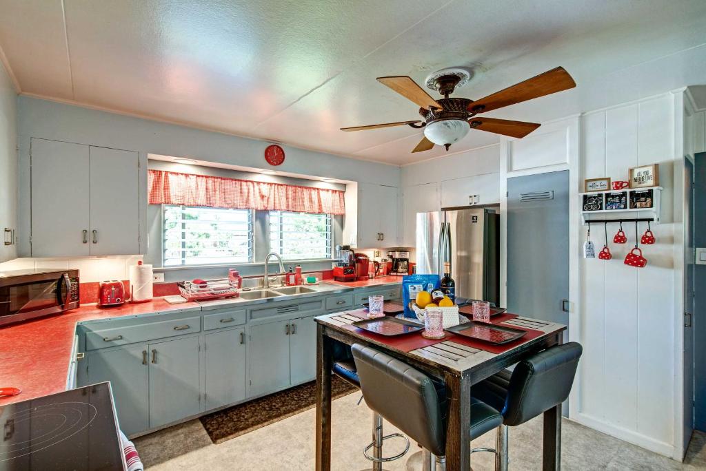 Köök või kööginurk majutusasutuses Hale Leilani - Hilo 3BR cold AC