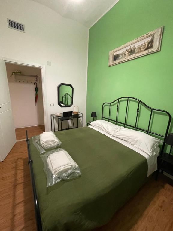A bed or beds in a room at Appartamento Stazione Termini
