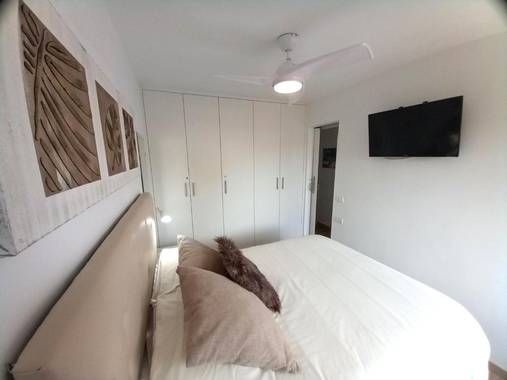 Postel nebo postele na pokoji v ubytování Apartamentos Medano - Lagos de Miramar Deluxe