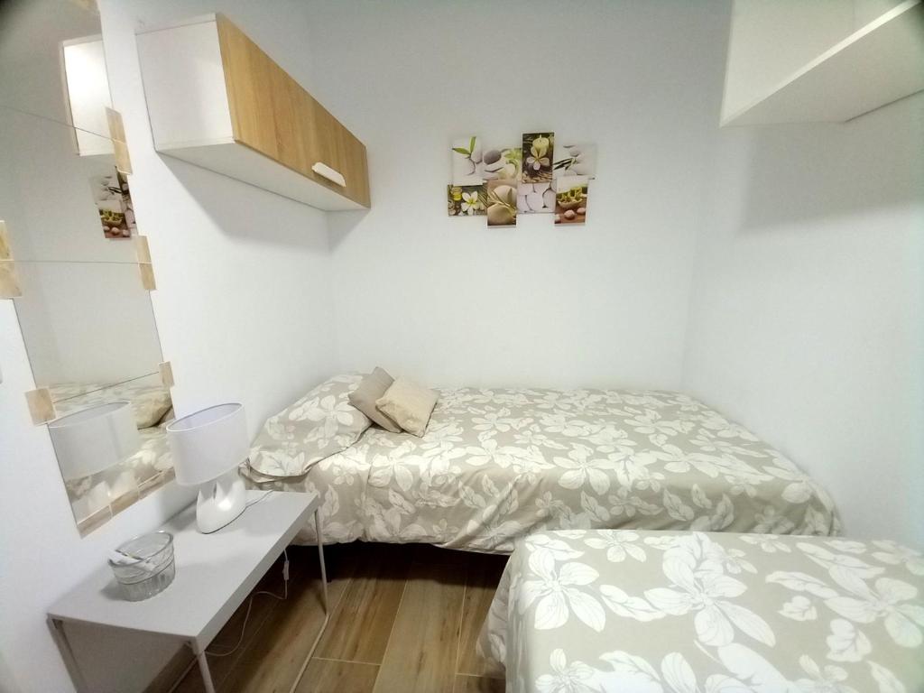 Postel nebo postele na pokoji v ubytování Apartamentos Medano - Lagos de Miramar Deluxe