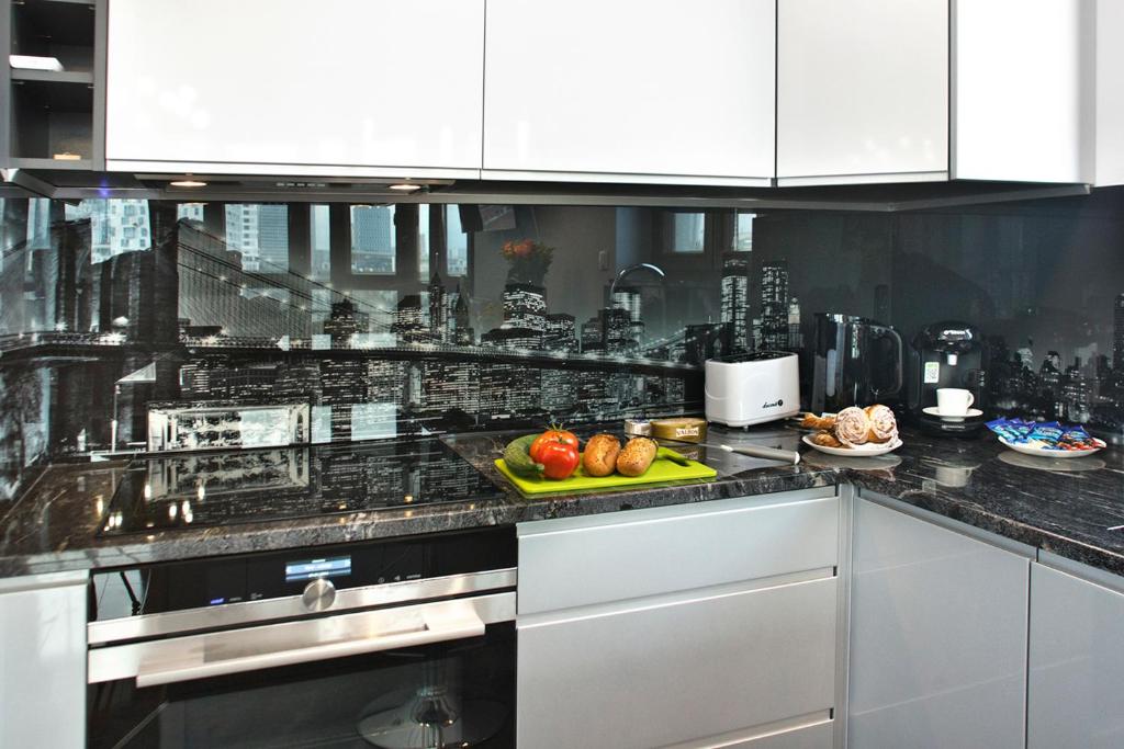 Kuchyňa alebo kuchynka v ubytovaní Siedmiogrodzka P&O Serviced Apartments