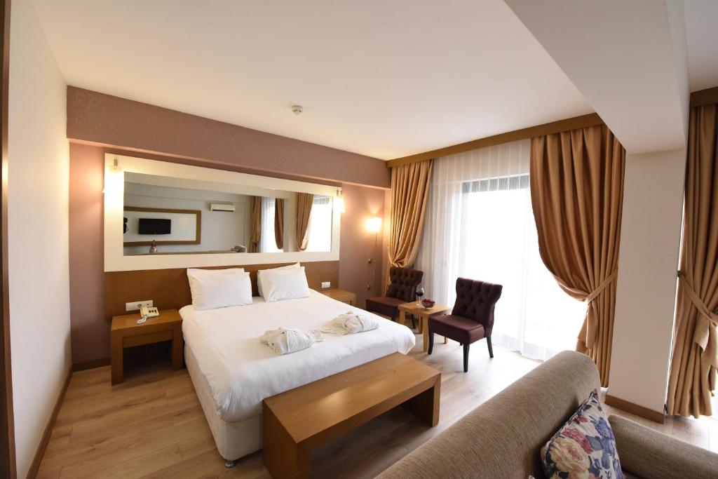 Postel nebo postele na pokoji v ubytování Tripolis Hotel
