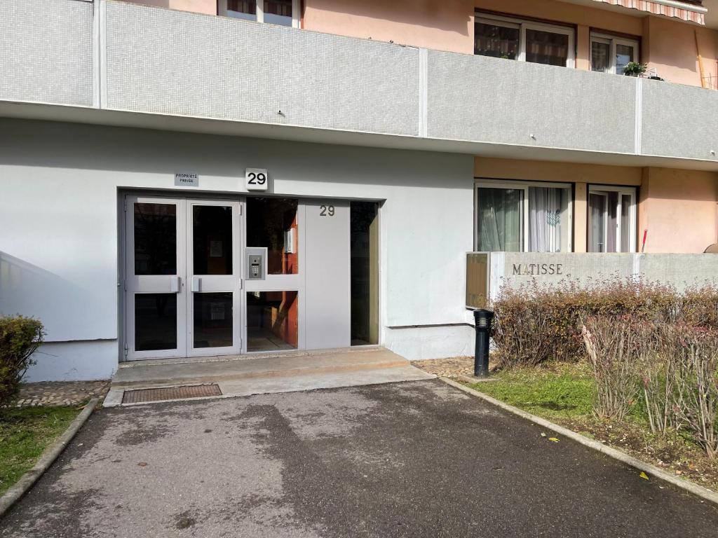 Exteriér nebo vchod ubytování Chambre privée en colocation dans un appartement au centre de rillieux la pape