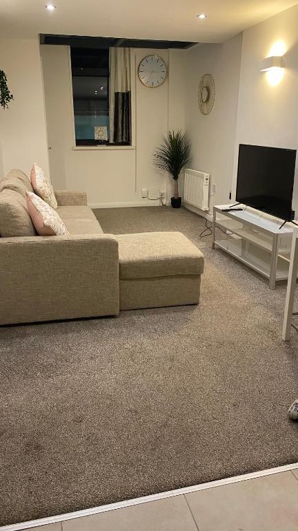 DealHouse F7- Apartments - Housity