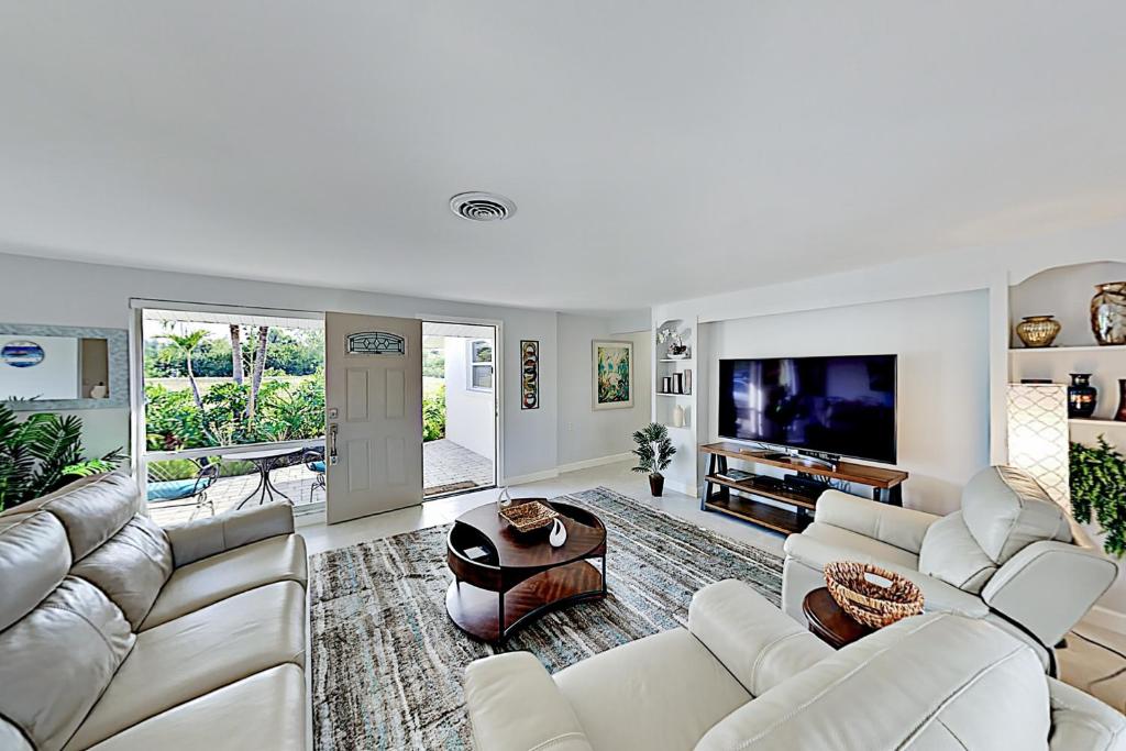 Waterfront Oasis - Housity
