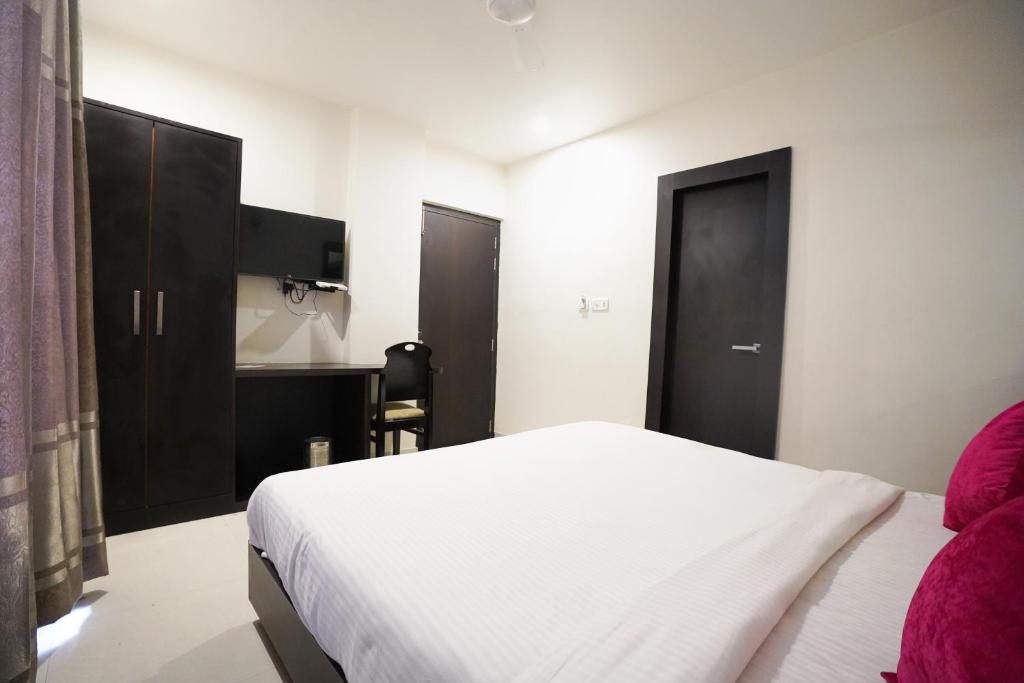 Hotel Suryansh - Standard Double Room