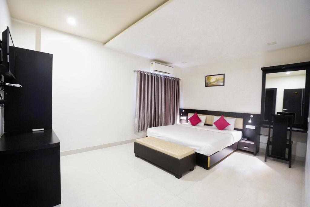 Hotel Suryansh - Deluxe Room