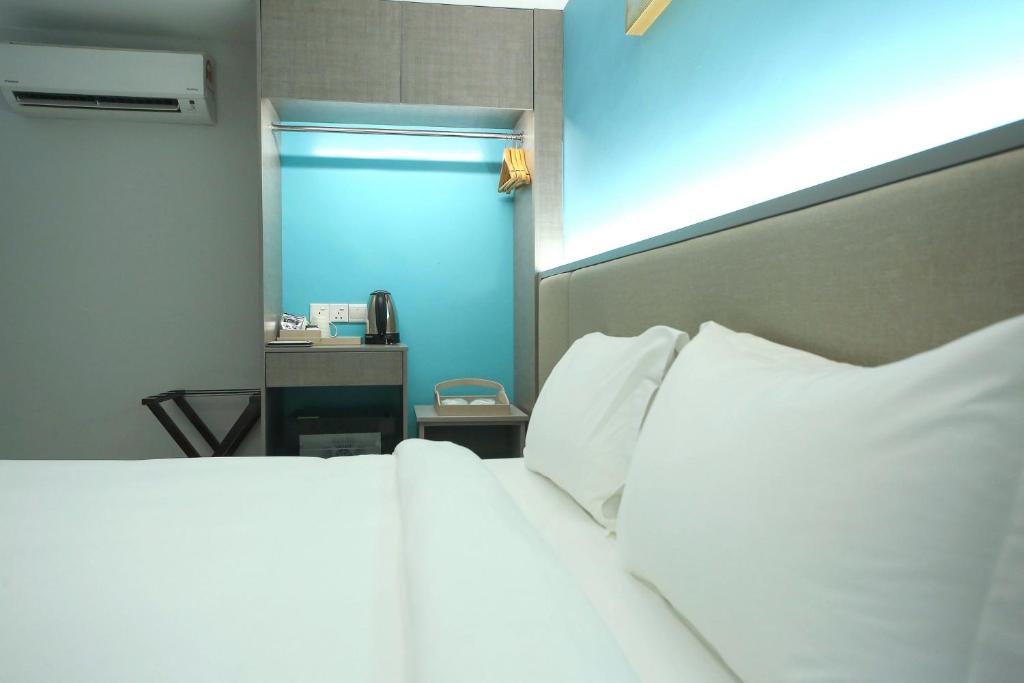 Postel nebo postele na pokoji v ubytování Stanton City Hotel