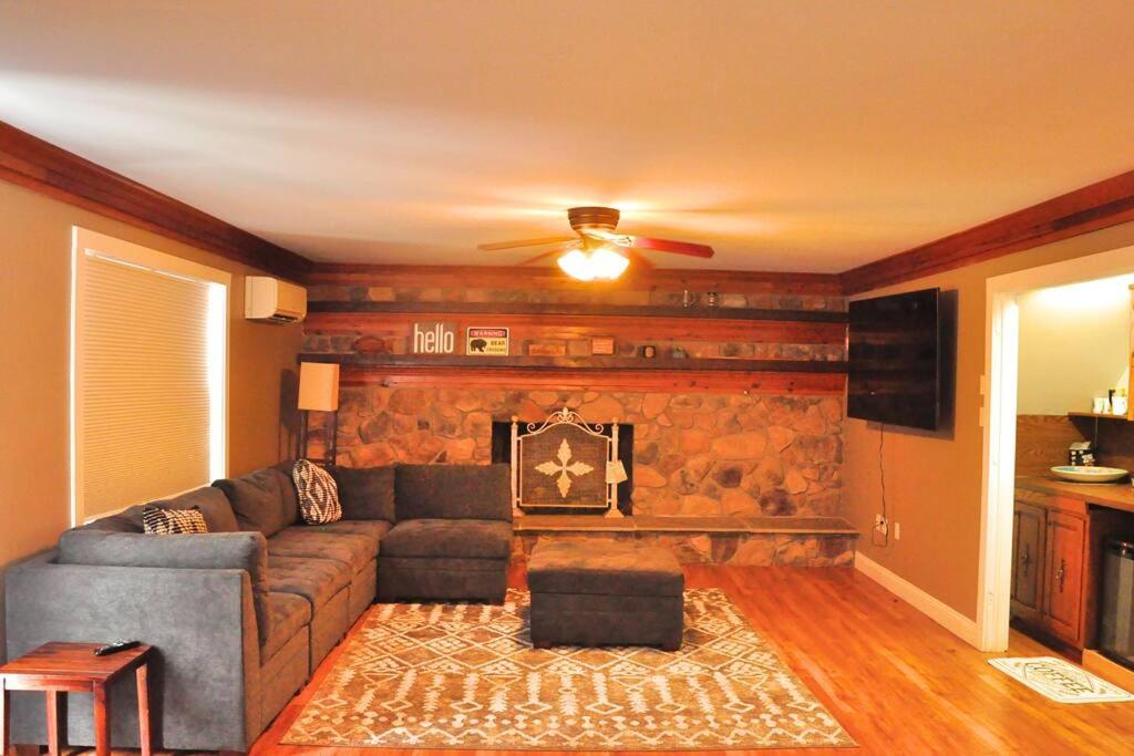 Pocono Vacation Home - for large family gatherings - Housity