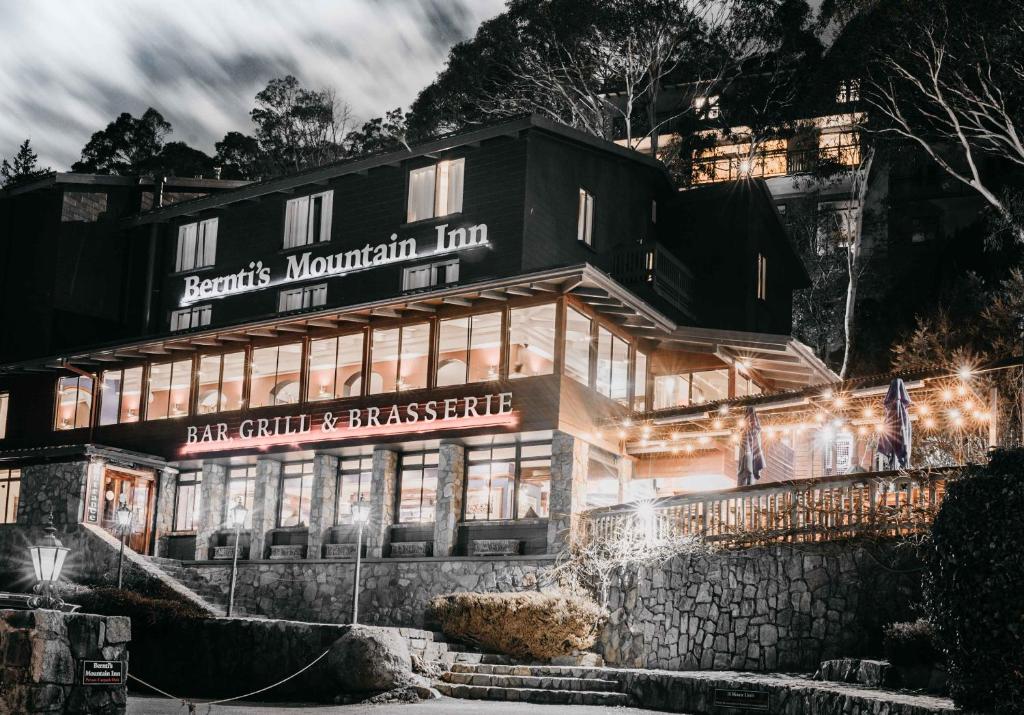 akritkritkritkritkritkritkritkritkrit inn is akritkritkritkrit inn di Bernti's Mountain Inn a Thredbo