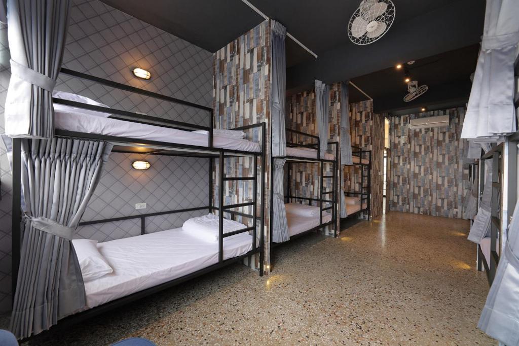 Postel nebo postele na pokoji v ubytování Topbunk Hostel