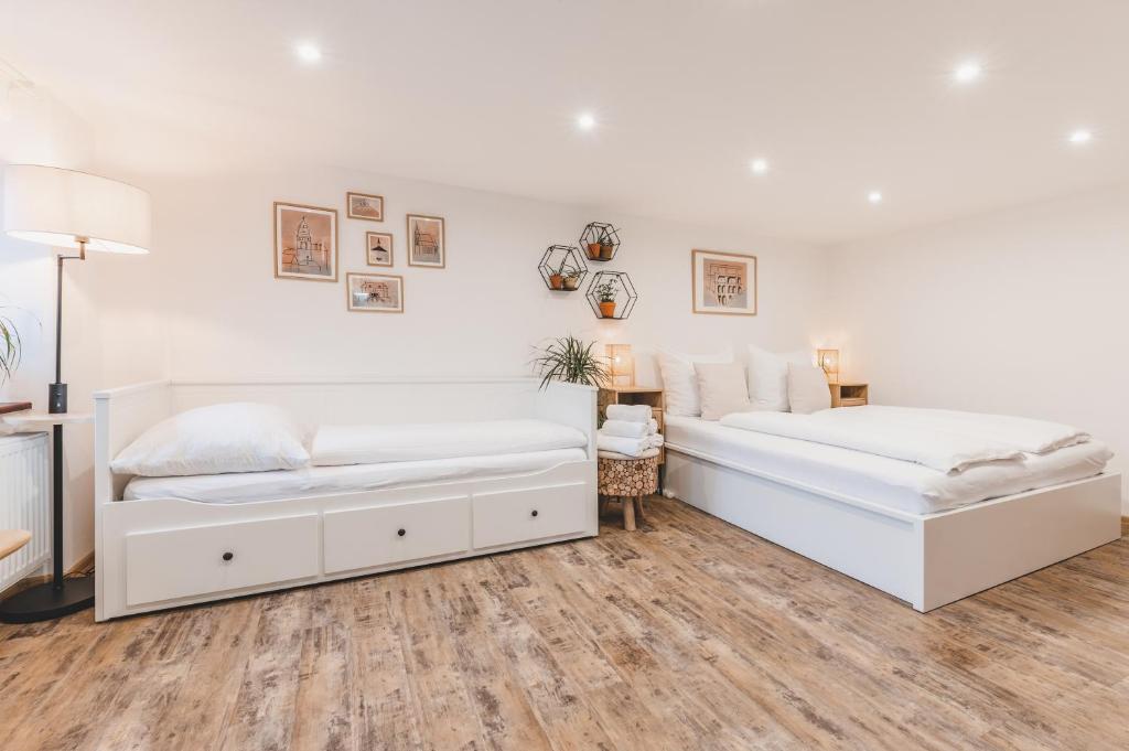 Postel nebo postele na pokoji v ubytování Konekt Apartment
