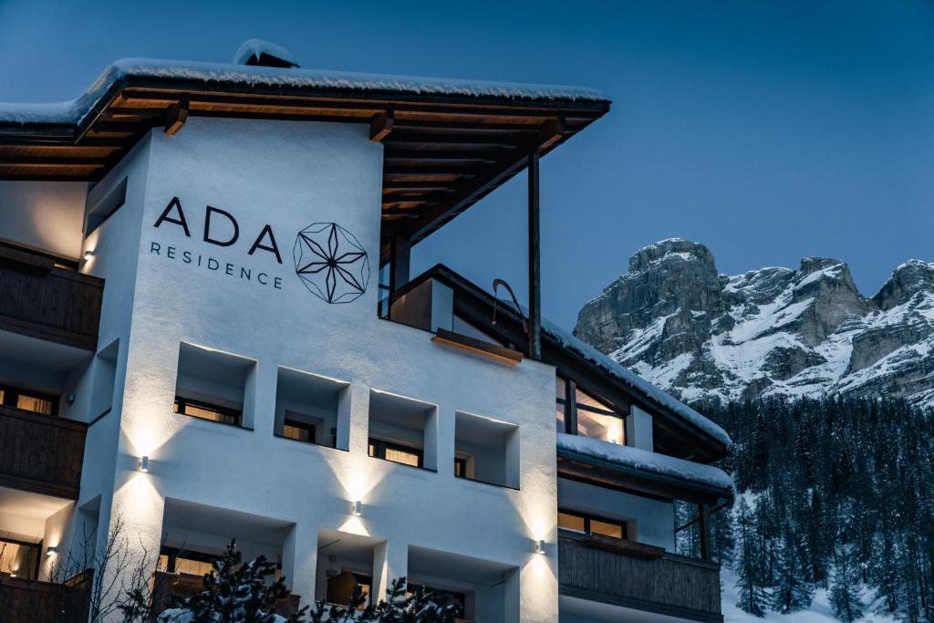 Nespecifikovaný výhled na hory nebo výhled na hory při pohledu z aparthotelu
