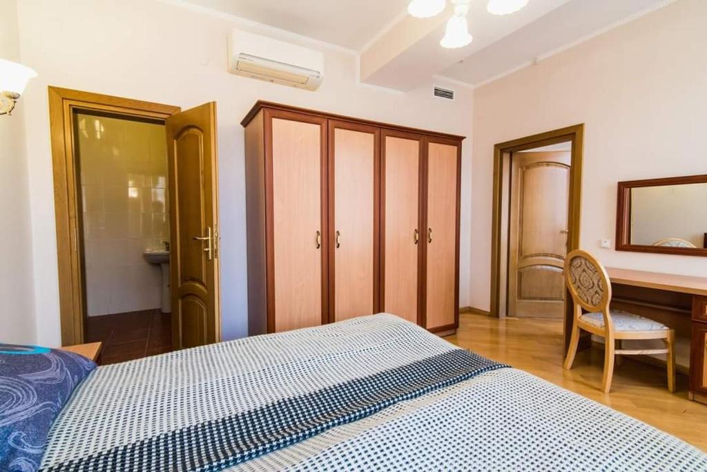 Postel nebo postele na pokoji v ubytování Koncha-Zaspa Spa Hotel