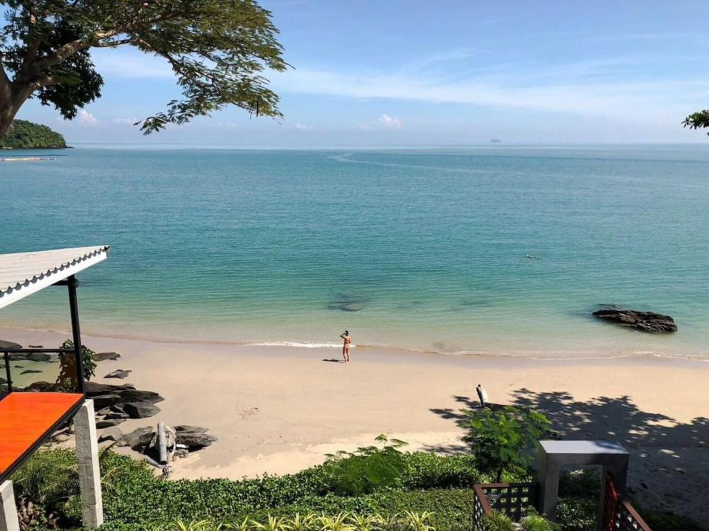 Koh Sirey Beachfront Pool Villa - Дом с двумя спальнями