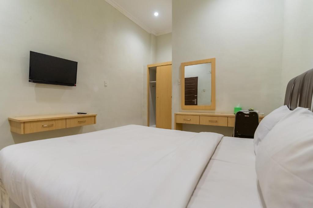 Vandolia Guest House Mitra RedDoorz - Economy Double Room
