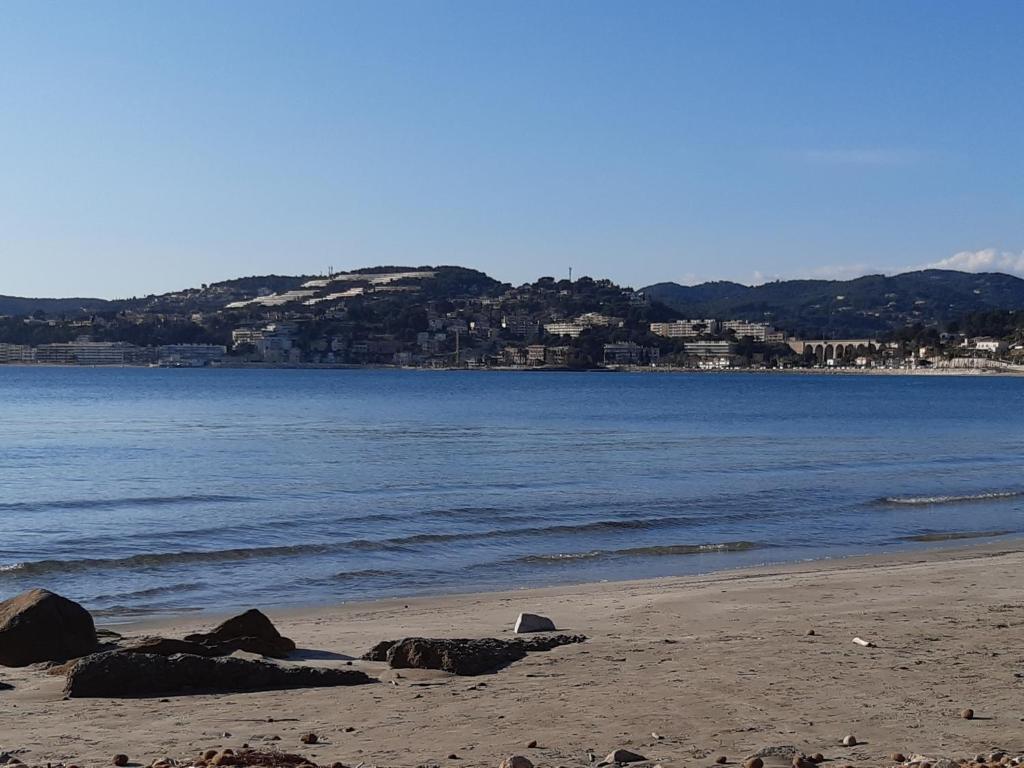 Sanary Bandol plein SUD - Studio With Sea View