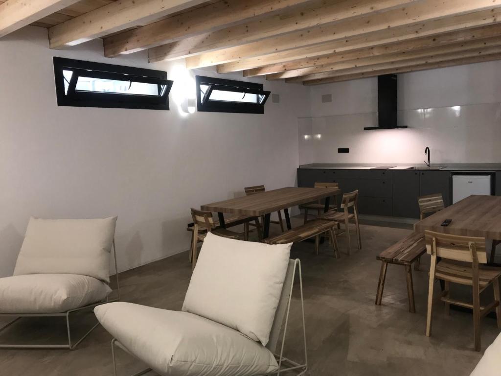 Posezení v ubytování Albergue de Pas