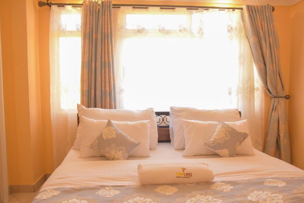 Voodi või voodid majutusasutuse TRIPLINQ HOTEL & RESORT Nkubu- Meru toas