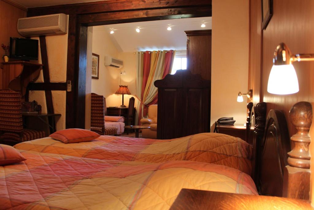Postel nebo postele na pokoji v ubytování Hôtel Restaurant Le Schlossberg