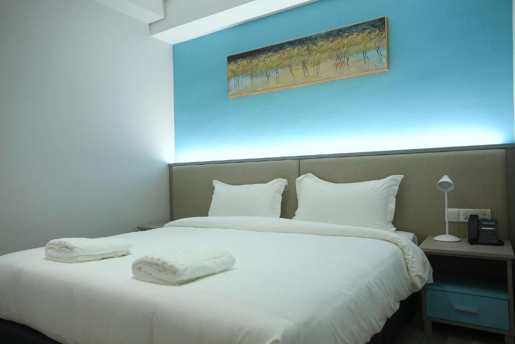 Postel nebo postele na pokoji v ubytování Stanton City Hotel