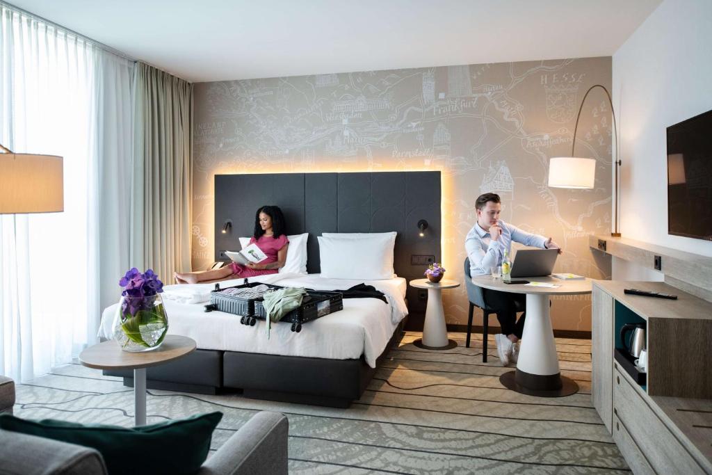 Cama ou camas em um quarto em Hyatt Place Frankfurt Airport