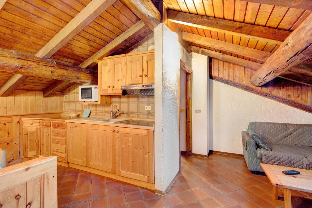 Kuchnia lub aneks kuchenny w obiekcie Chalet Meridiana Appartamento 11