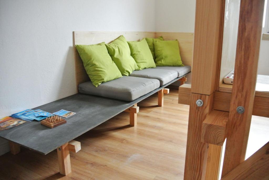 Posezení v ubytování Nazaré Hostel - Rooms & Dorms